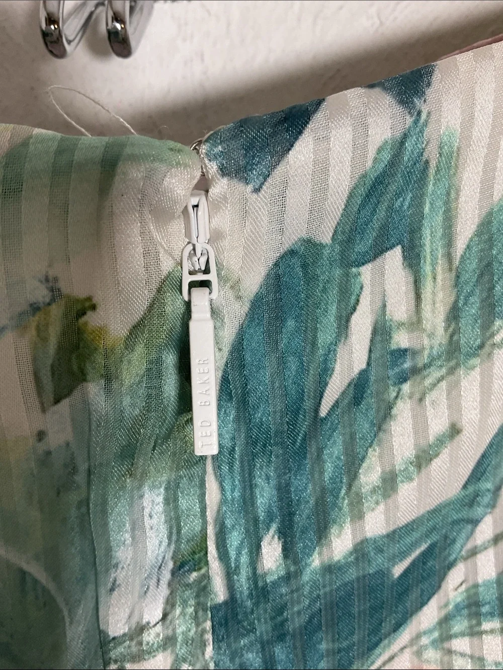 Ted Baker Pragsea Tiered Mini Skirt Floral Striped Size 5/12 US Ivory NWT - Picture 6 of 10